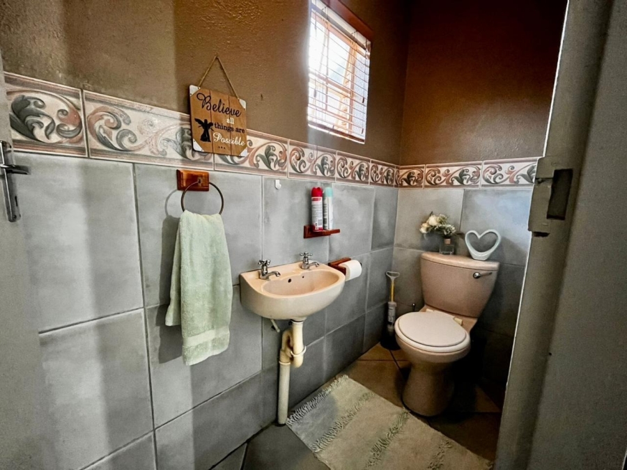 3 Bedroom Property for Sale in Safari Gardens North West